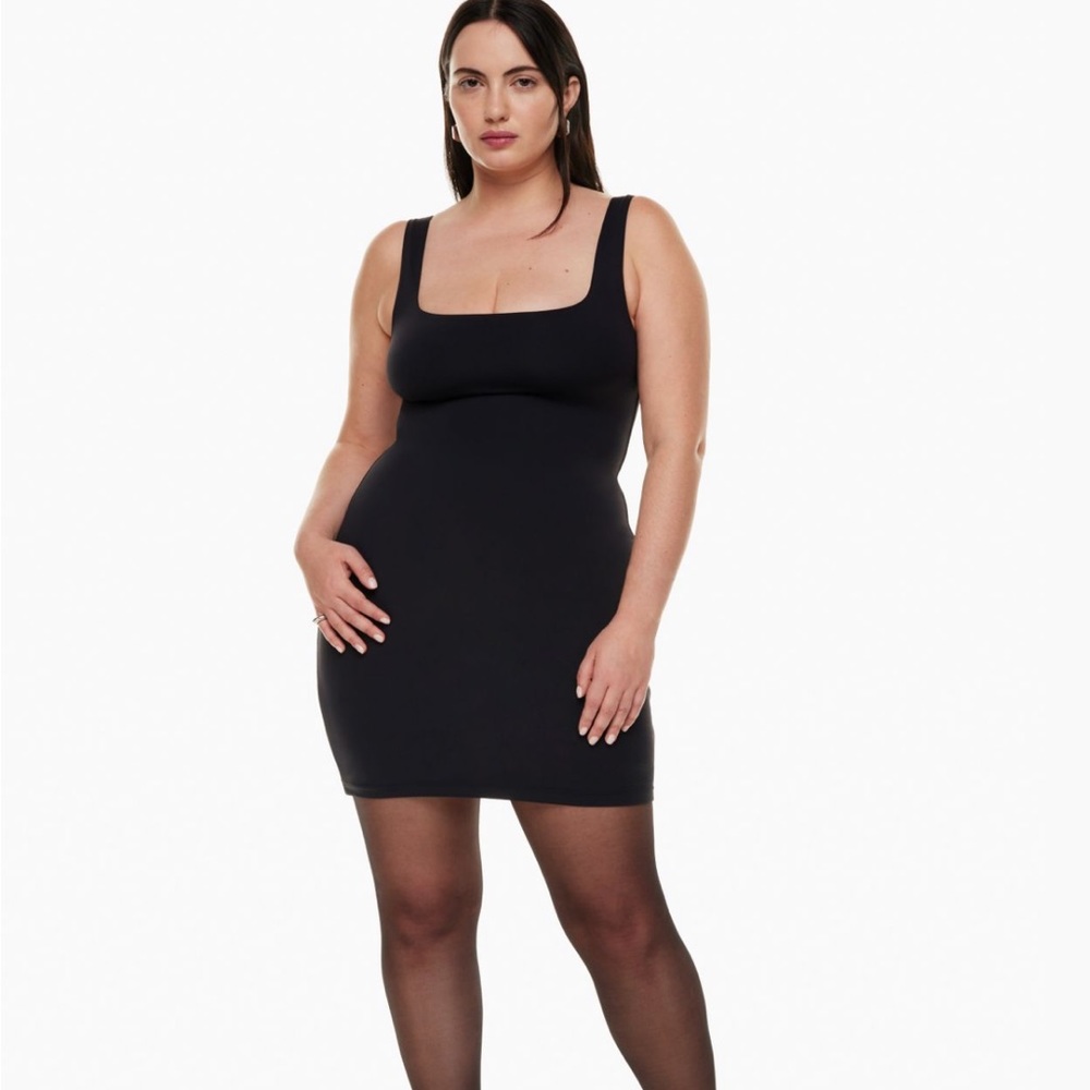Aritzia Babaton Squareneck Contour Dress